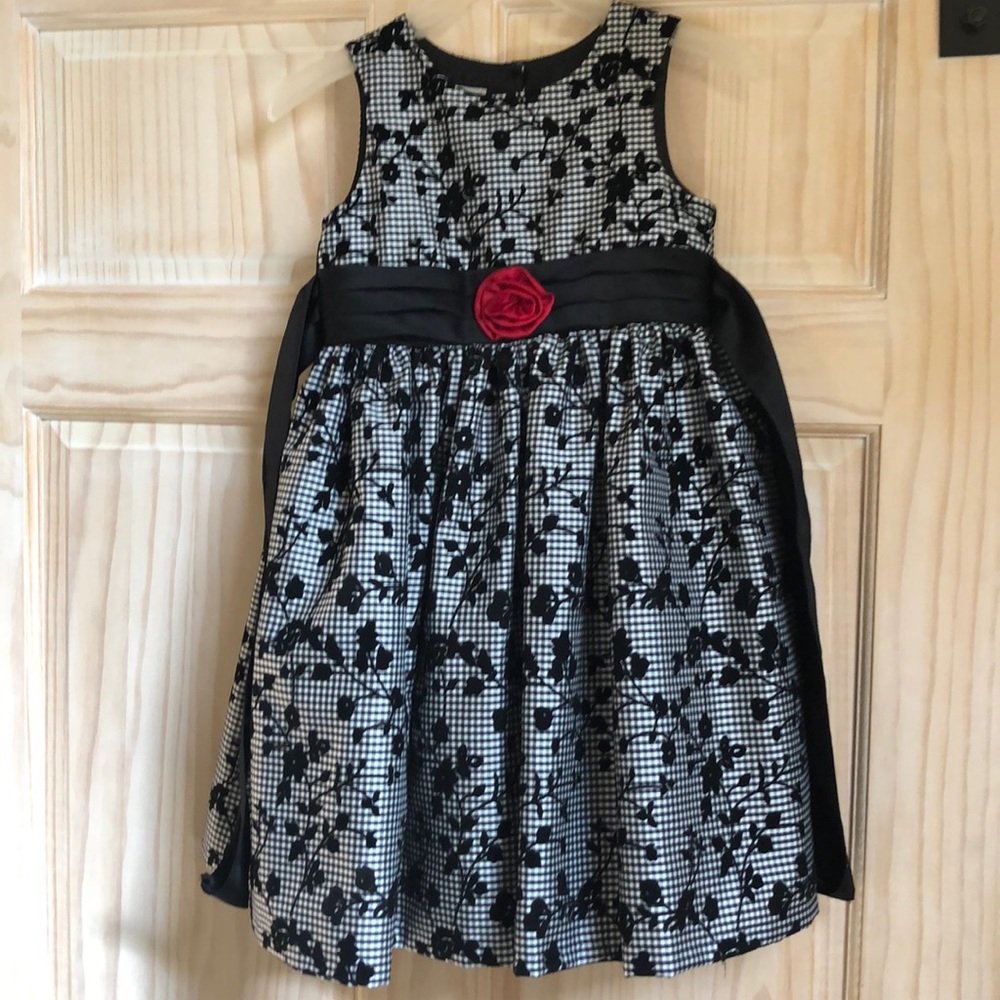 Girls dressy dress. Black & white gingham. size 6